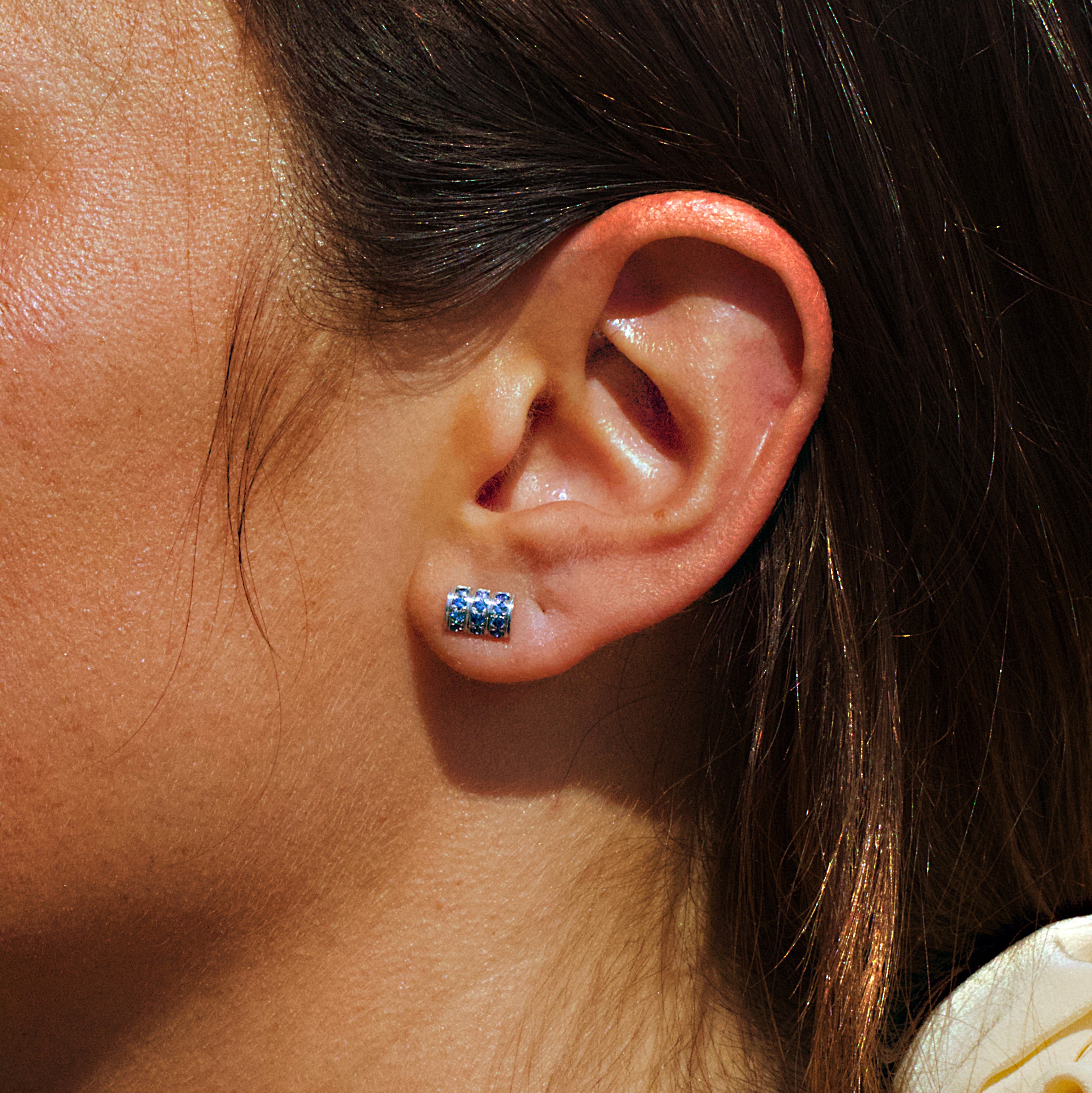 Boucles “3 Grammes”, Or Blanc, Saphir Bleu