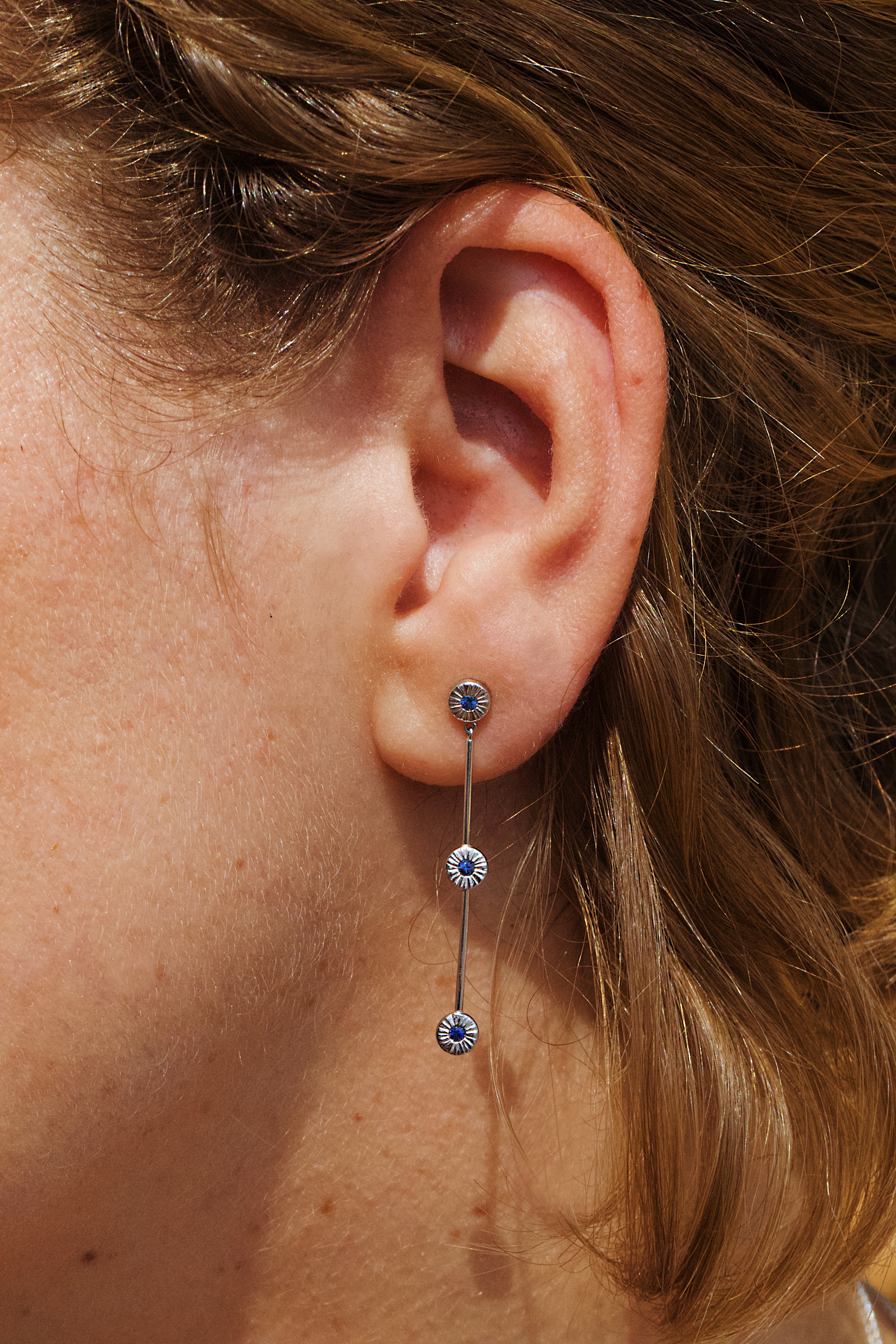 Boucles Majorette “Diatomée”, Or Blanc, Saphir Bleu