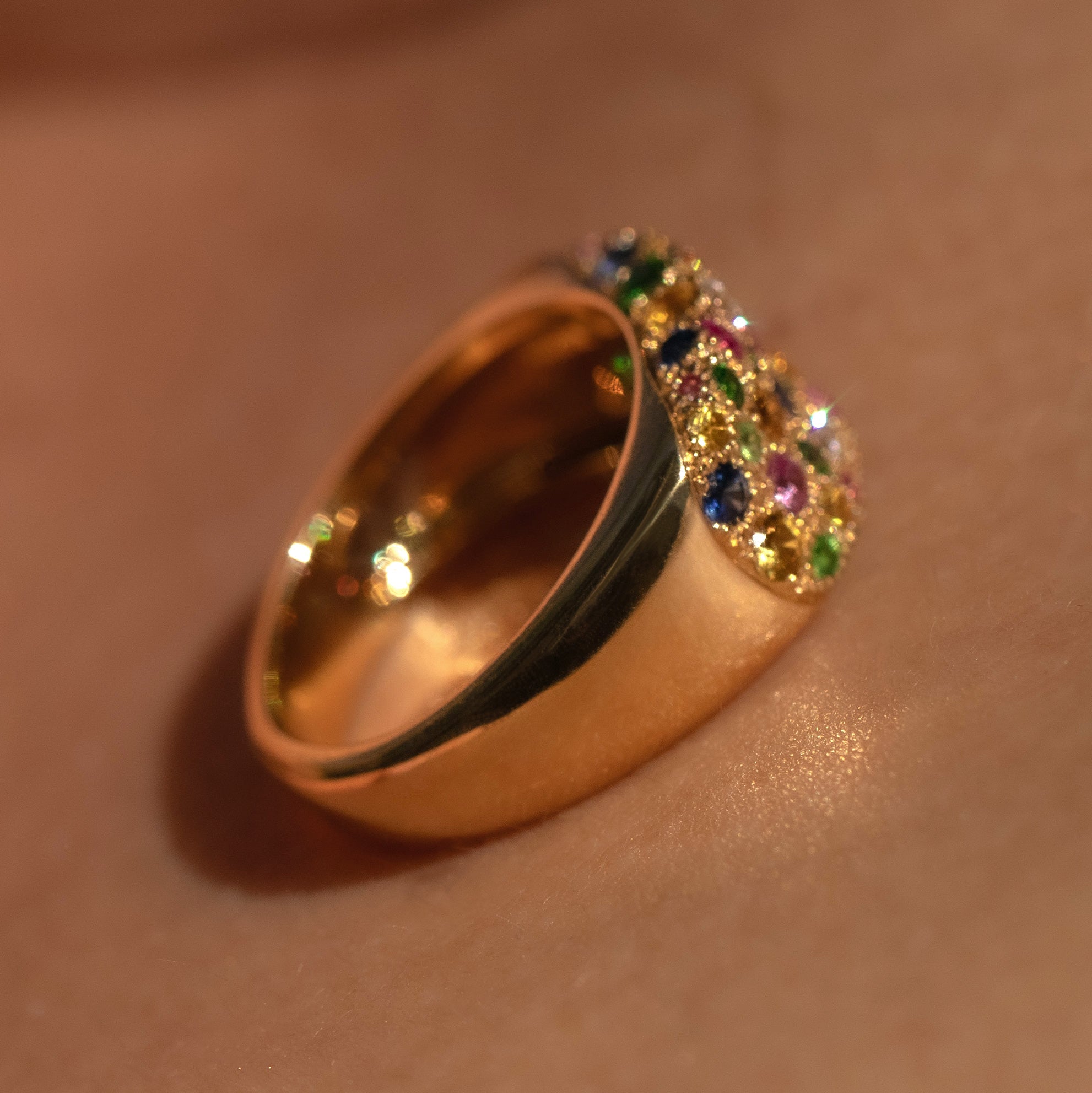 Bague Cocktail Stellaire, Or jaune et pierres précieuses multicolores