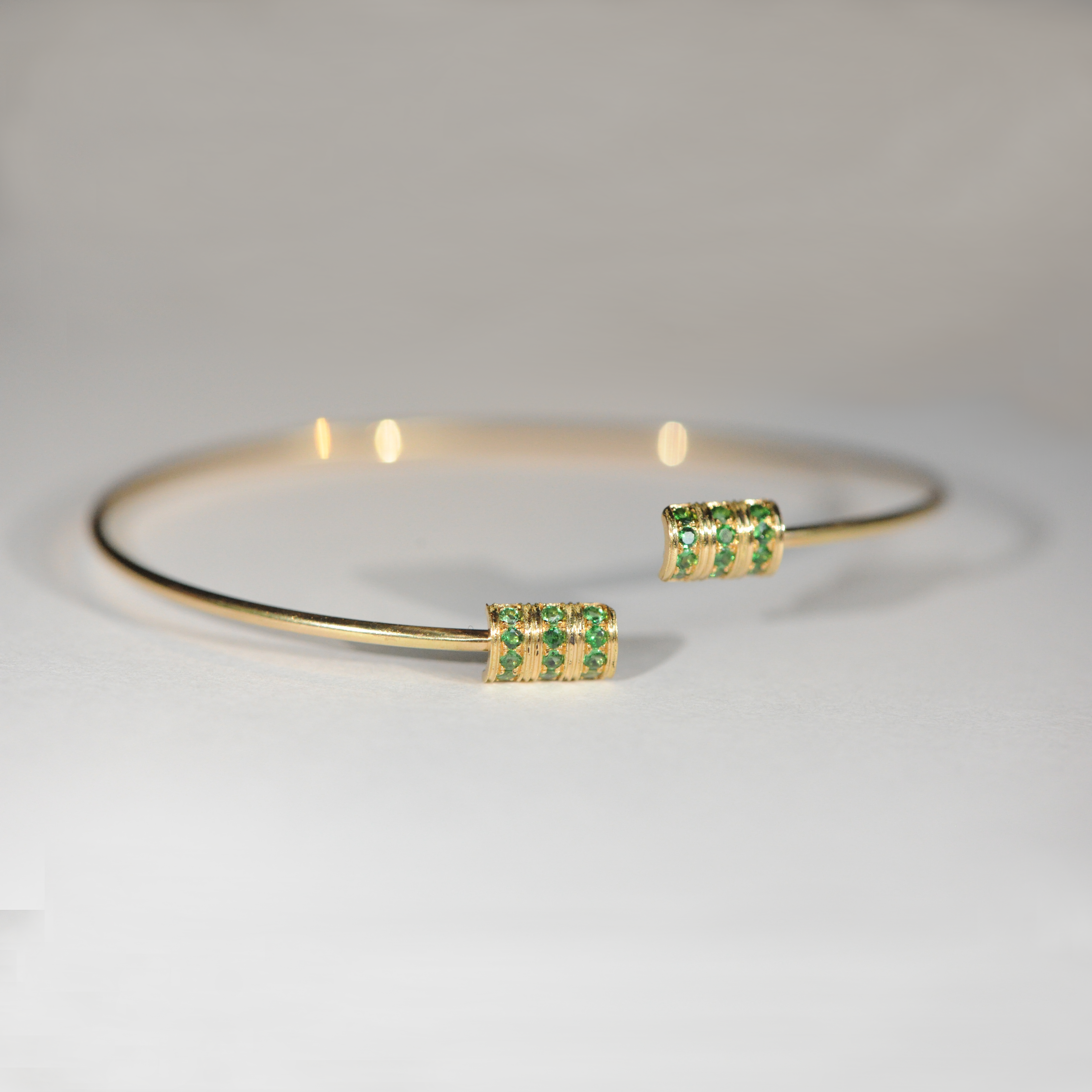 Bracelet jonc “Gramme”, Or Jaune, Tsavorite