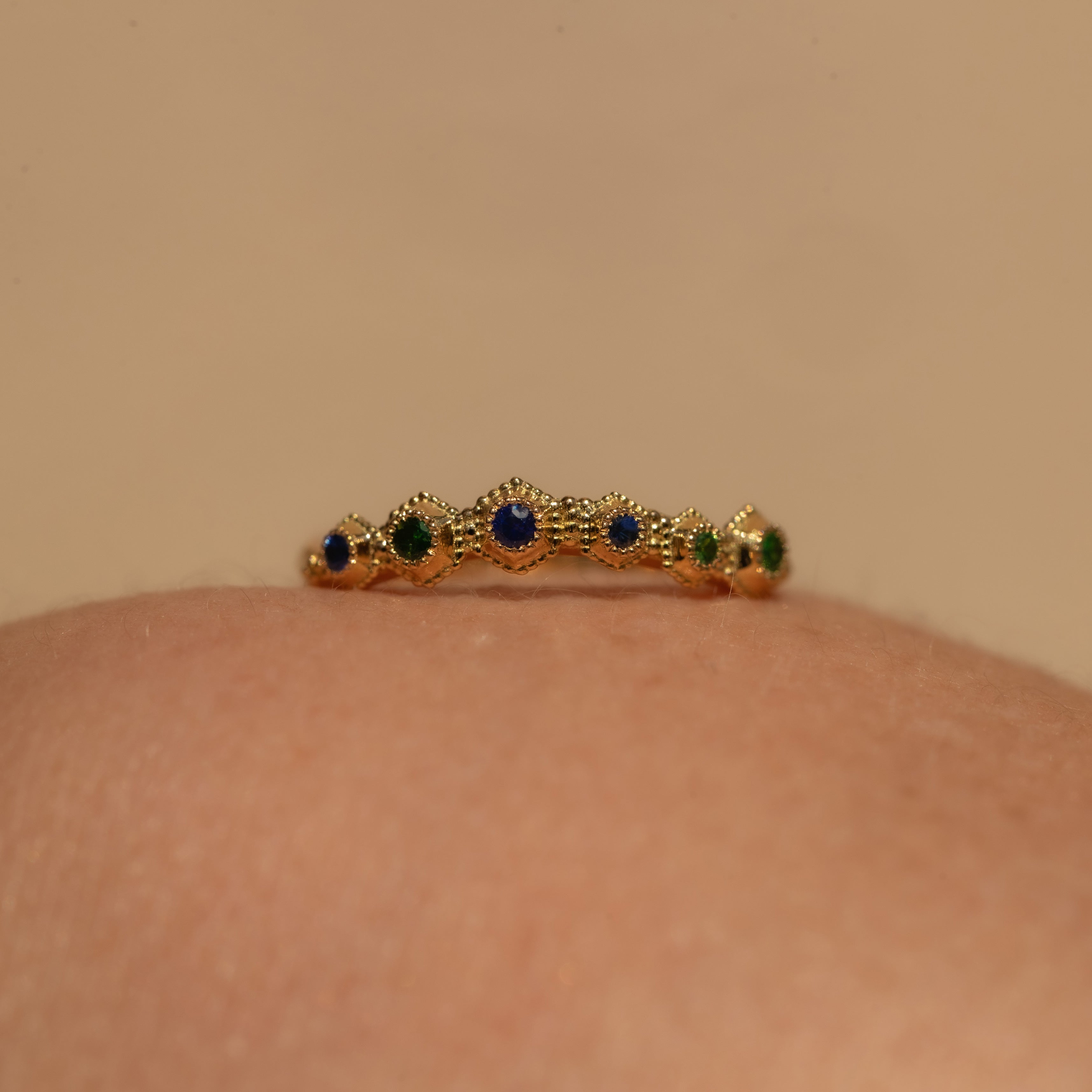 Stellar Ring, Yellow Gold, Blue Sapphire and Tsavorite Gradient