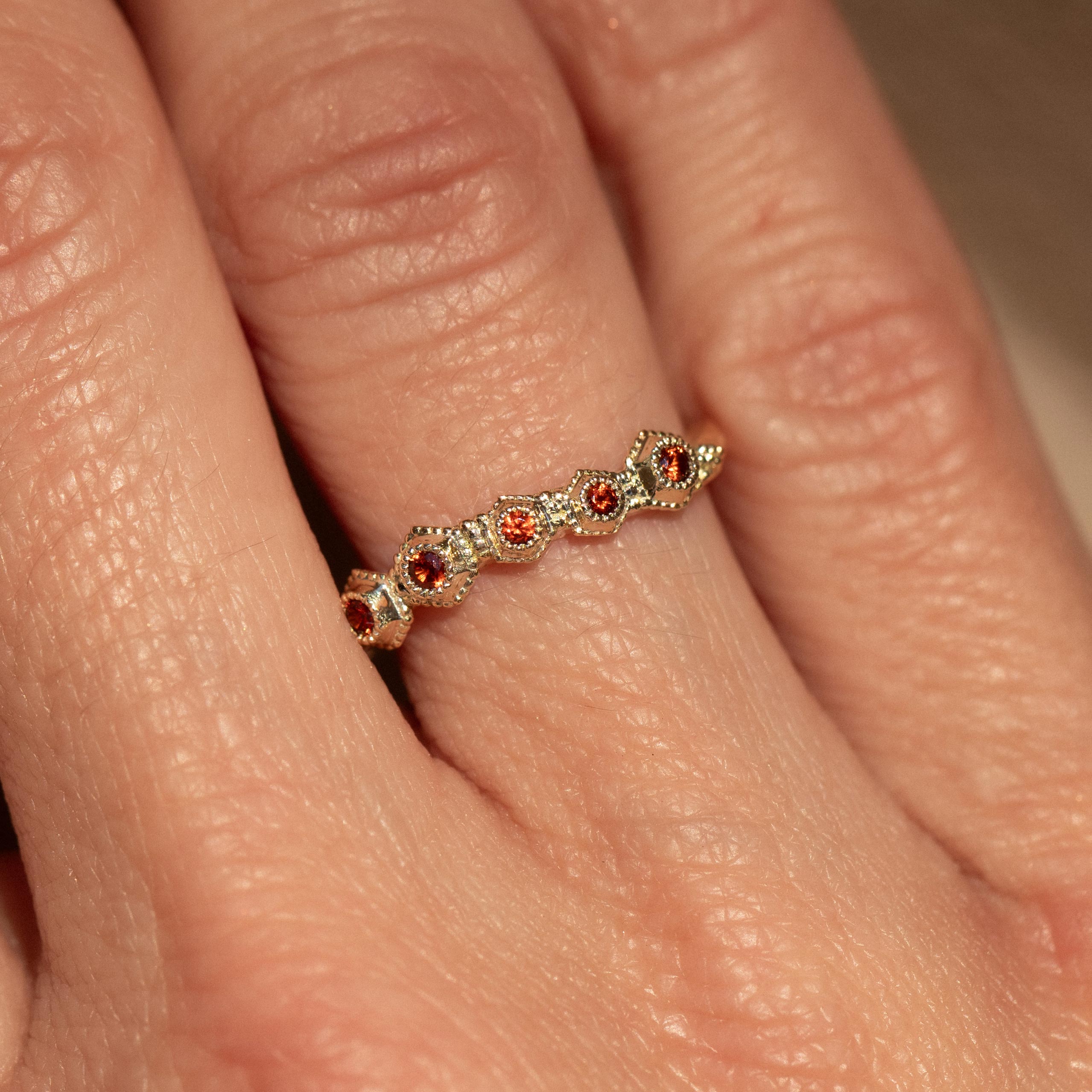 Bague Stellaire, Or, Grenat Spessartite Intensité 2